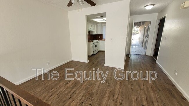 Building Photo - 5804 W Robinwood Ave