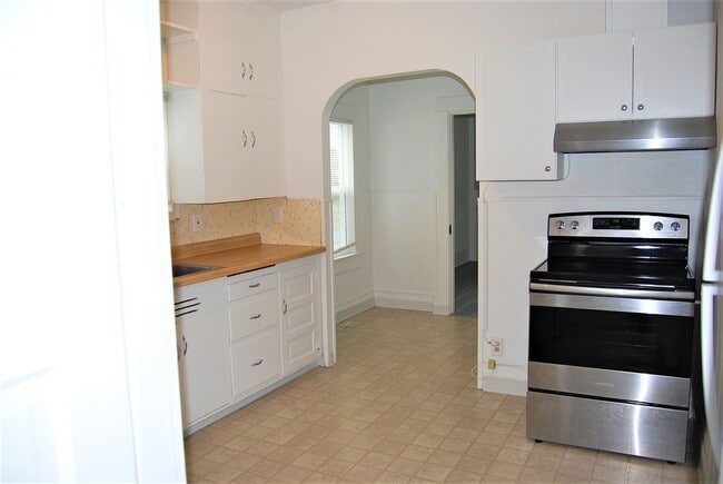 Building Photo - 2BR Home in Forest Grove OR