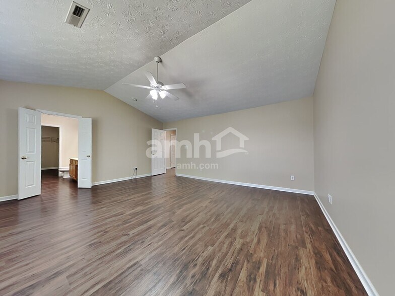 Building Photo - 32 Ascot Glen Dr