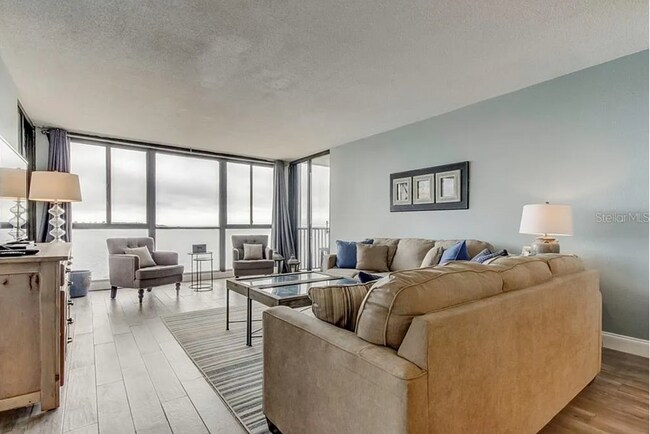 Building Photo - LONG TERM - FULLY FURNISHED 2/2 Open water...