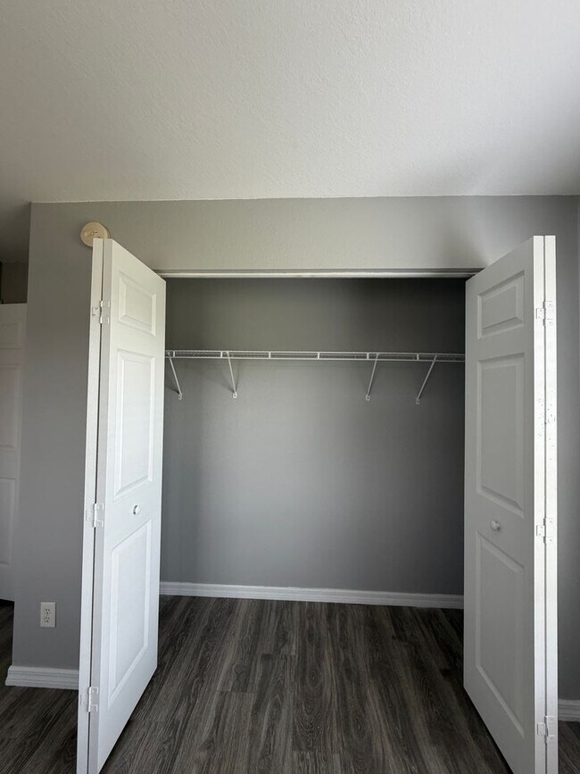 Building Photo - Morriston - 19 ACRE HIDDEN GEM!! **Won't Last**