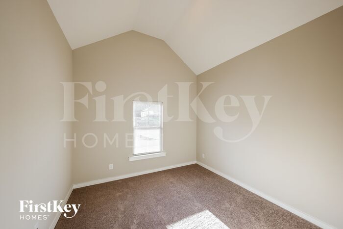 Building Photo - 170 Lakewood Ln