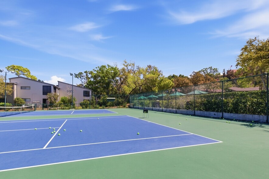 Building Photo - 1628 Clower Creek Dr