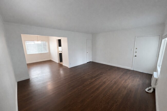 Building Photo - Remodeled 2BR in NoHo – Brand New Kitchen, 2 Parking Spaces, Walk to NoHo West Mall