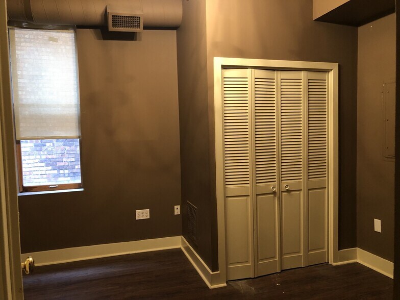 Building Photo - 2222 E Carson St