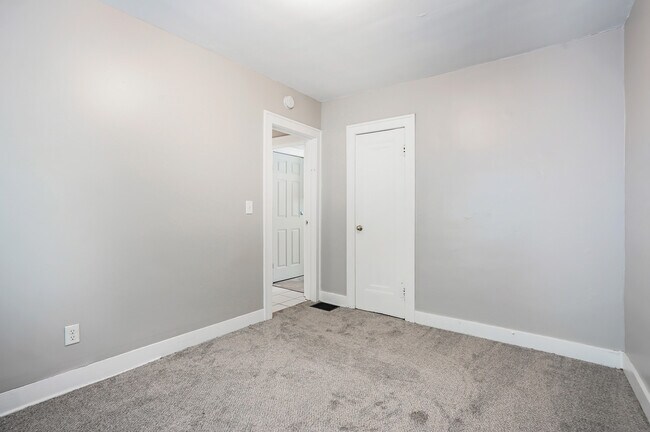 Building Photo - 459 Dickinson St SE