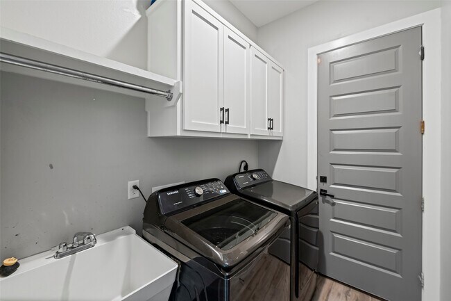 Building Photo - 17807 Glenwolf Dr