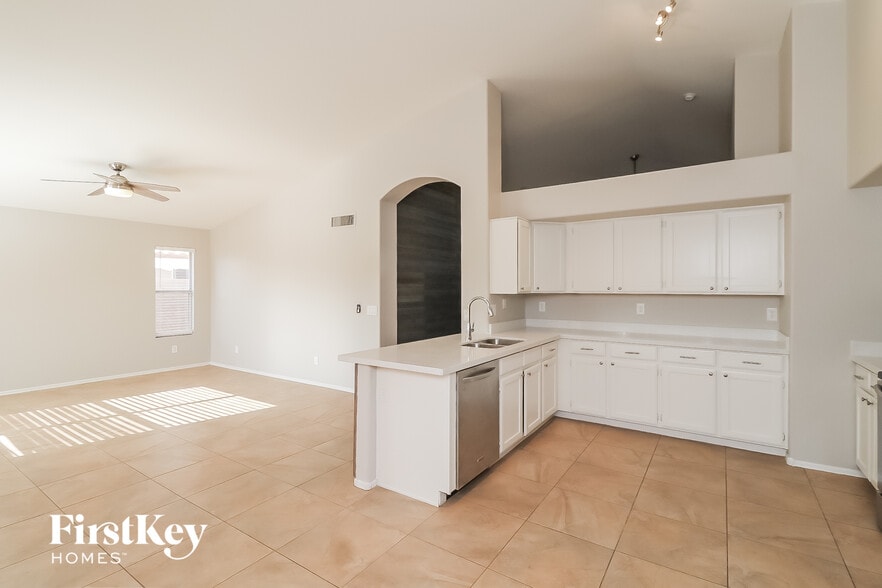 Building Photo - 12557 W Holly St