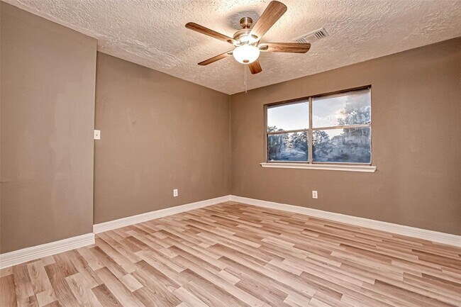 Building Photo - 9831 Orangevale Dr