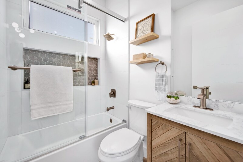 Building Photo - 2352 E Poppy St