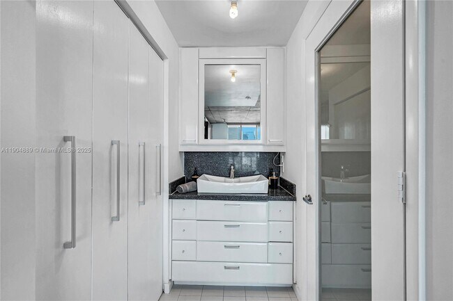 Building Photo - 690 SW 1st Ct