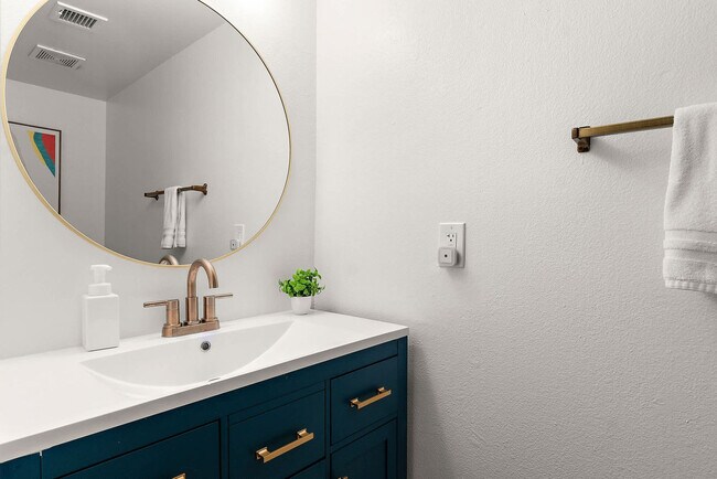 Building Photo - 7157 W Windrose Dr