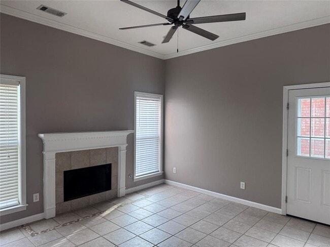 Building Photo - 1924 Dundee Dr