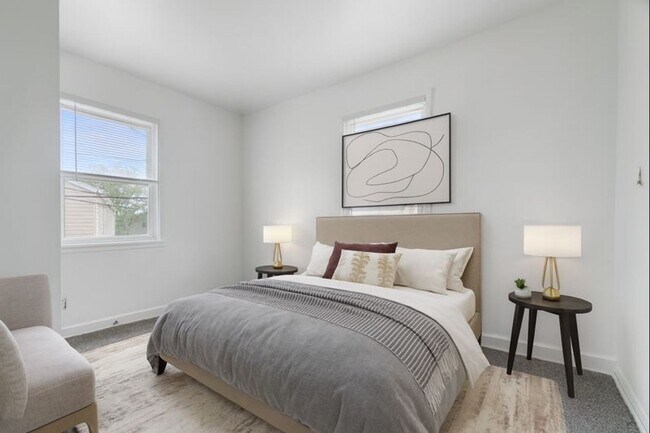 Building Photo - BEAUTIFUL 4 BEDROOM APARTMENTS!!