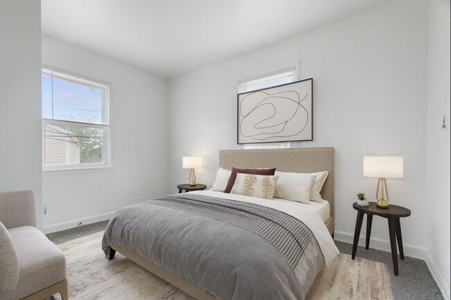 Building Photo - Secure this 4BR Townhouse today!