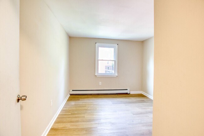 Building Photo - 12 Martin St