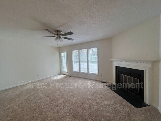 Building Photo - 112 Greenmont Ln