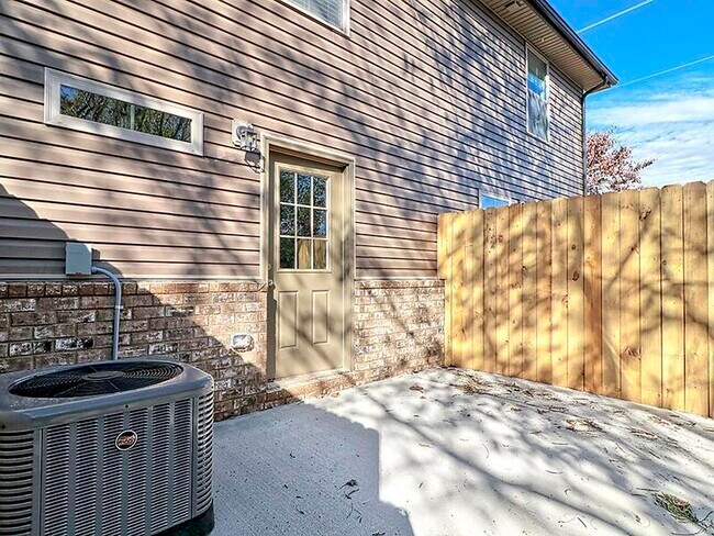 Building Photo - 325-C Landrum Place