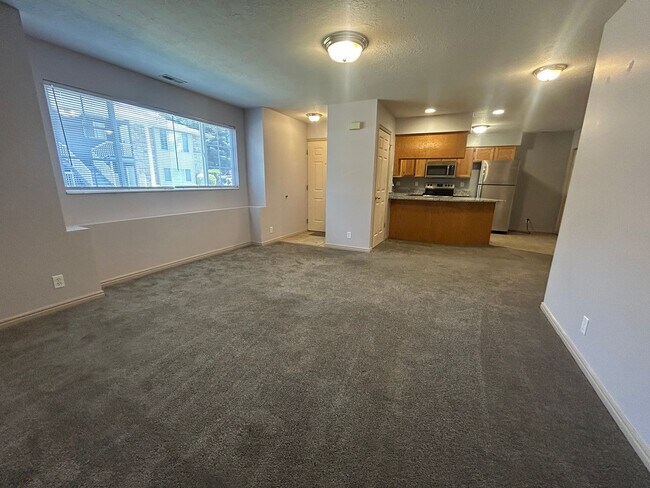 Building Photo - 2 Bedroom/1.5 Bathroom Condo in Washington Terrace