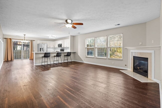 Building Photo - 131 Crestwood Ln