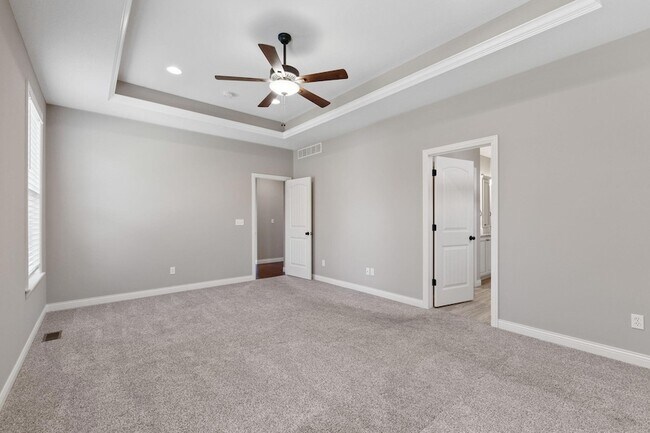 Building Photo - 1605 Labrador Dr