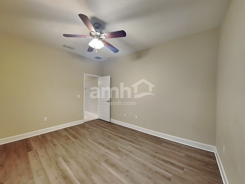 Building Photo - 2241 Lake Francis Dr