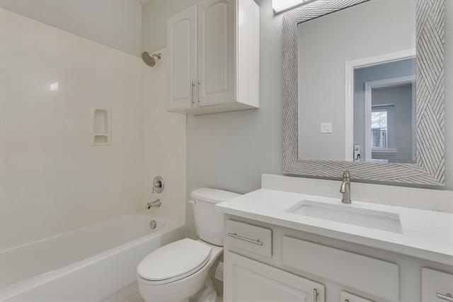 Building Photo - 1500 Bonham Pkwy