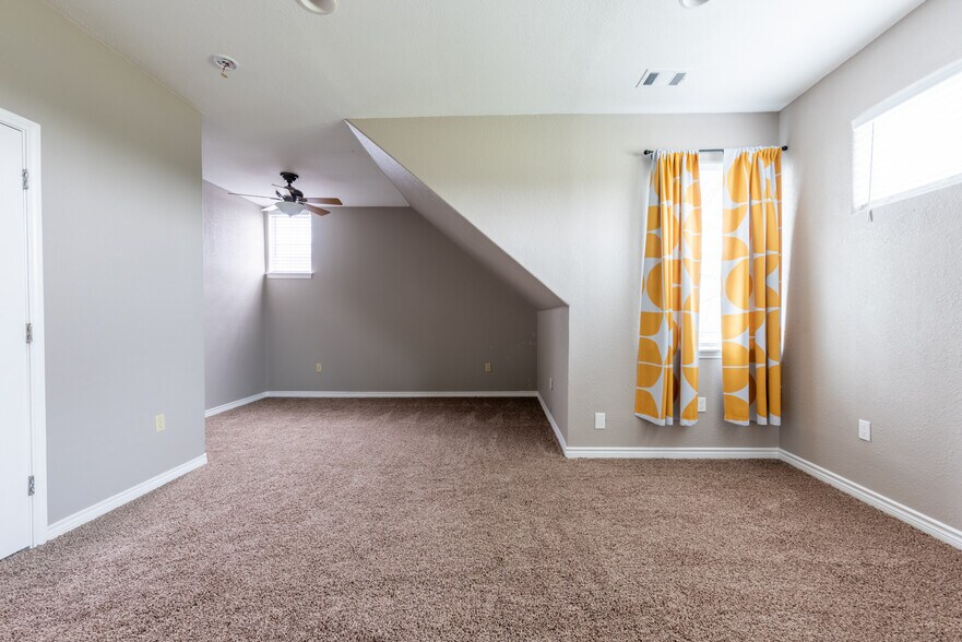 Master Sitting Area - 1114 E 7th St