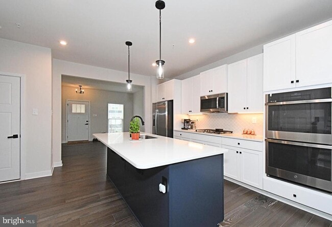 Building Photo - 500 Sterling Dr