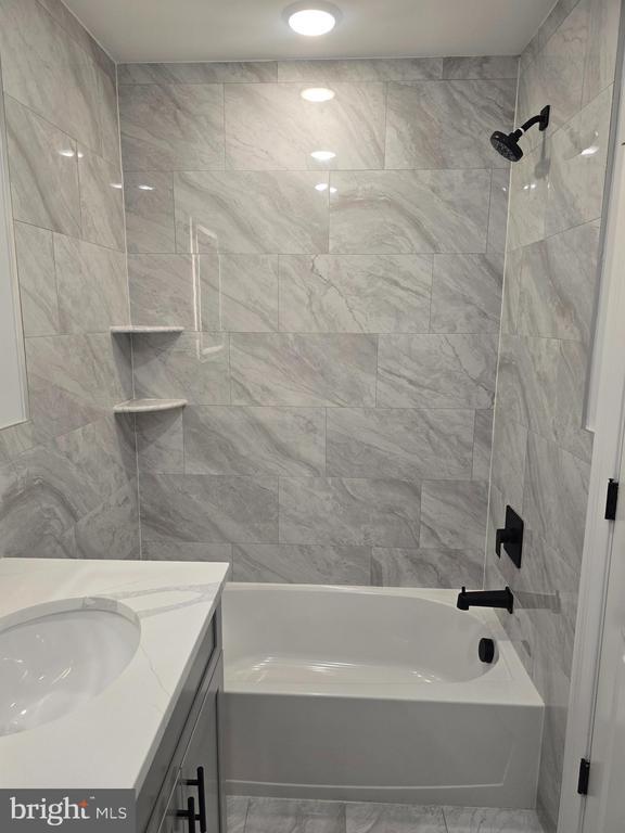 Building Photo - 135 N 15th St