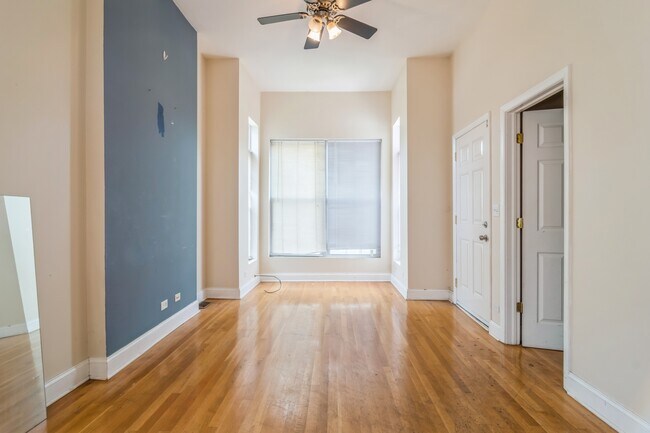 Building Photo - 2420 W Polk St