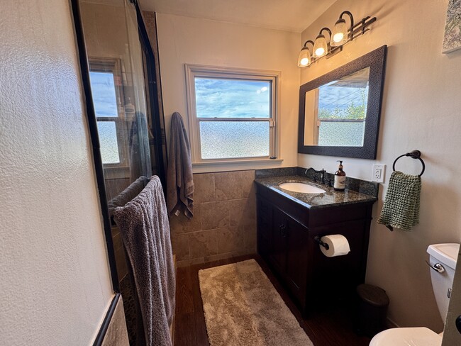 Building Photo - 221 Sage Rd