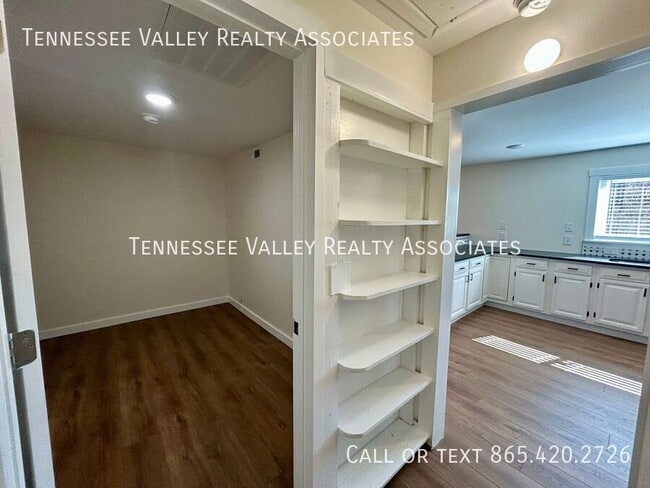 Building Photo - 2321 Bradford St