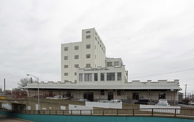 Primary Photo - 2400 S Ervay St