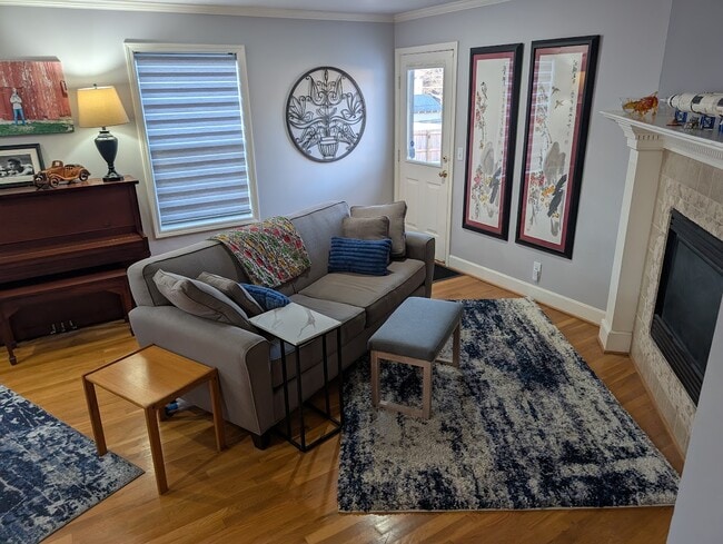 Building Photo - 206 W 78th St