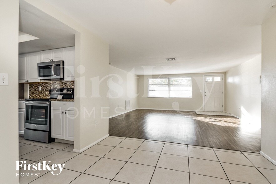 Building Photo - 9204 Lido Ln