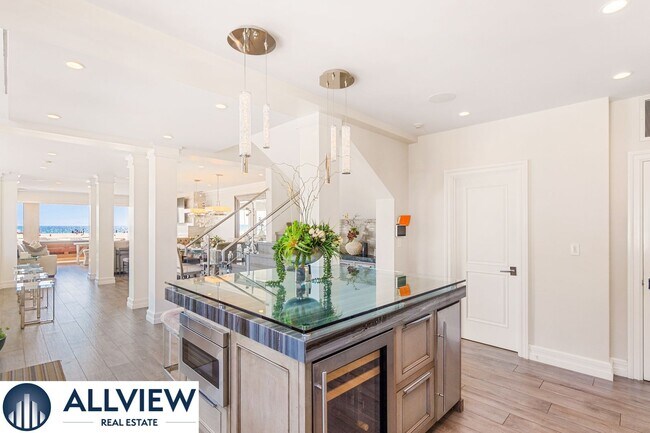 Building Photo - Stunning Beach House located on Newport Be...