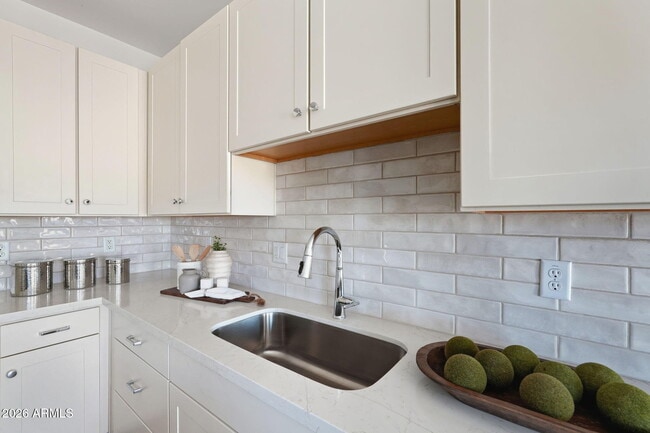 Building Photo - 8137 E Brown Rd