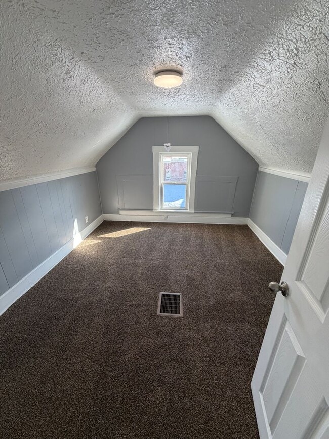 Building Photo - Spacious Multi-Level Akron Home for Rent | Open House Feb 7