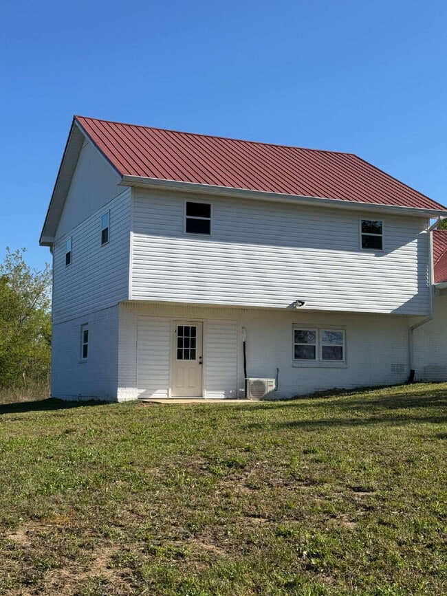 Building Photo - 1885 Everett Rd