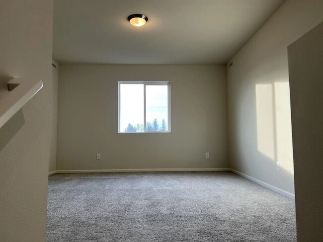 Building Photo - Enormous Two-Story Home- Available January 9th