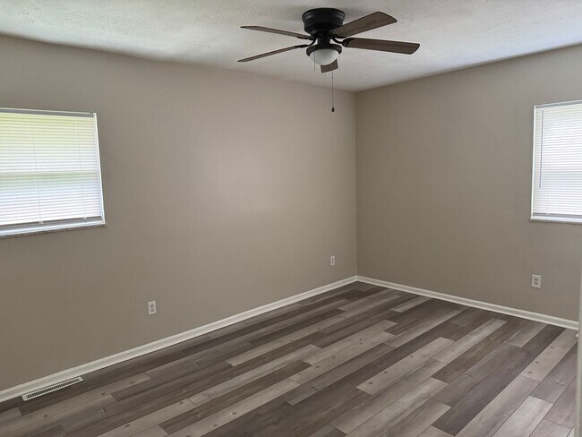 Building Photo - 3 Bedroom, 1 Bath Ranch Home in Columbus' ...