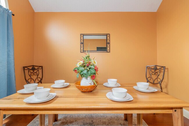 Building Photo - 4235 King Arthur Pl