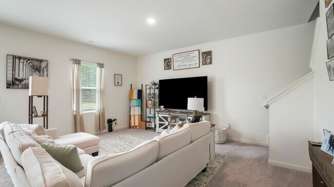 Building Photo - 530 Cessna Dr