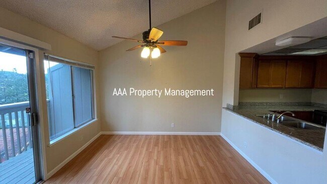 Building Photo - Beautiful 4 bedroom 2.5 bath townhome w/ v...