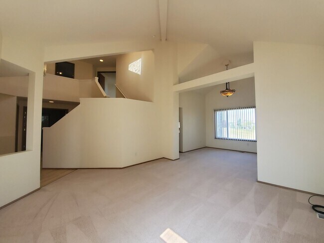 Building Photo - 4-Bedroom, 2.5-Bath located in Horn Rapids...