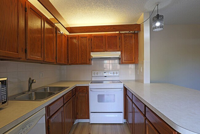 Building Photo - 5219 Cedarbend Dr