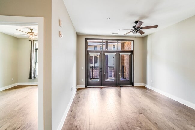 Building Photo - SouthEnd Luxury + Included Utilities (Gas,...