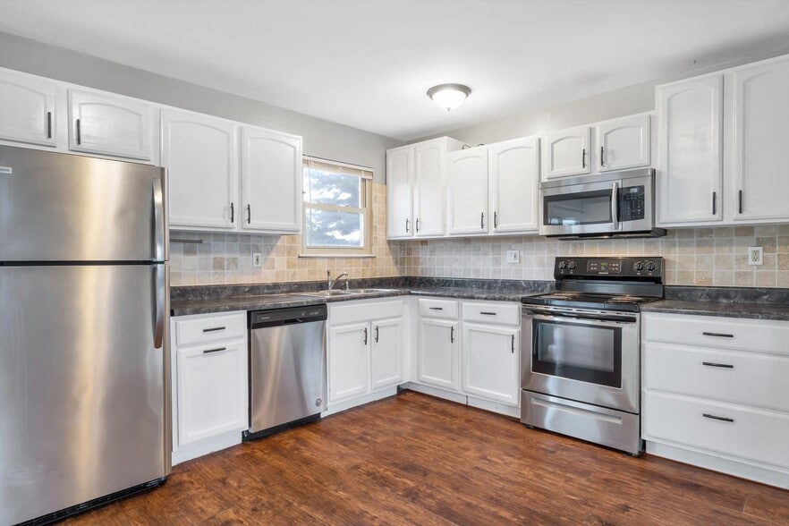 Building Photo - 2534 Millvalley Dr