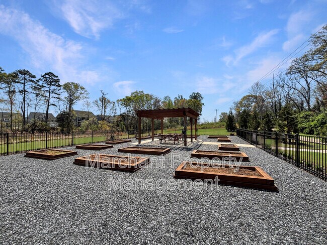 Building Photo - 305 Mancini Dr